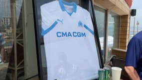 Le maillot domicile de l'OM pour la saison 2025/2026.