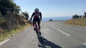 Maxime Jerez, étudiant lyonnais de 20 ans, s'entraînant à vélo sur le littoral méditerranéen en août 2025.