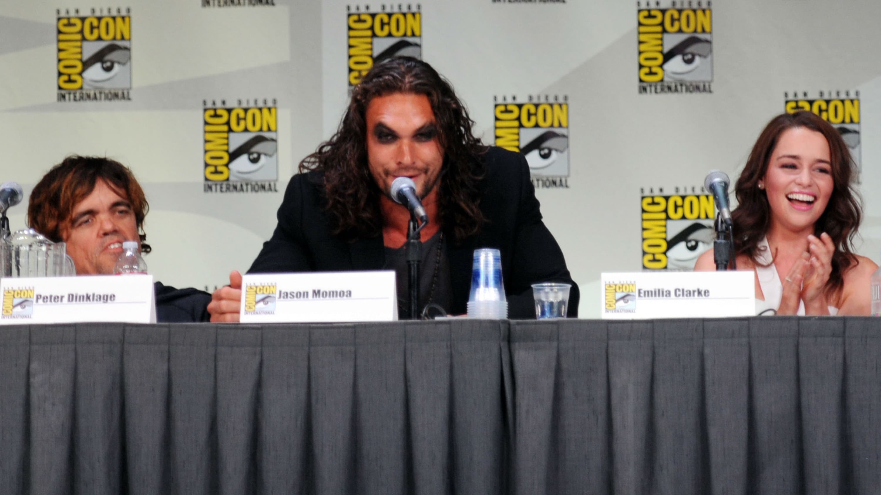 Jason Momoa, aux côtés de Peter Dinklage et Emilia Clarke, au Comic Con de San Diego en 2011