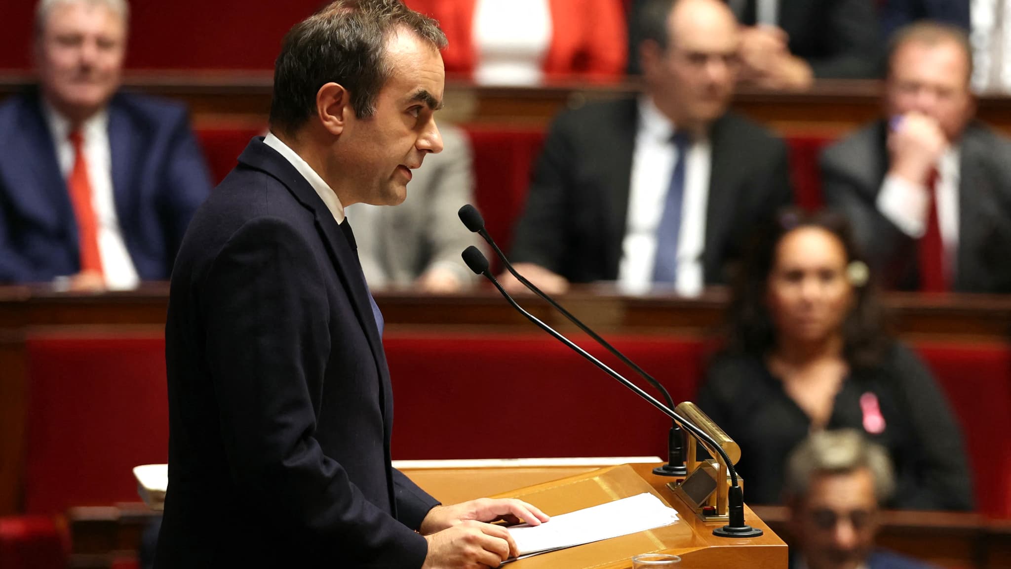 "On ne peut pas rester au Smic sans perspective de progression": Sébastien Lecornu promet de s'attaquer aux "problèmes majeurs" du travail en France