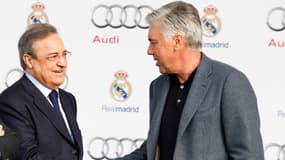 Le président madrilène Florentino Perez serre la main de l'entraîneur Carlo Ancelotti