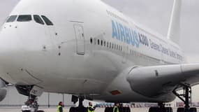 Jugé peu rentable par les compagnies aériennes, l'A380, dont la fin de la production avait été annoncée en février 2019, voit sa fin de vie encore accélérée par l'épidemie de Covid-19 et l'effondrement du trafic aérien.