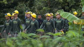 Des soldats thaïlandais le 9 juillet 2018 dans le cadre de l'opération de secours des huit autres adolescents et de leur entraîneur coincés dans une grotte