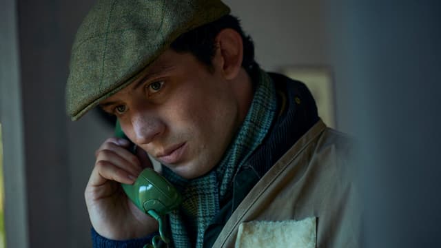 Josh O'Connor dans la peau du prince Charles, dans "The Crown".