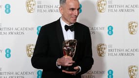 L'acteur Daniel Day-Lewis a remporté dimanche le Bafta britannique du meilleur acteur pour le rôle-titre du film "Lincoln" du réalisateur Steven Spielberg. /Photo prise le 10 février 2013/REUTERS/Suzanne Plunkett