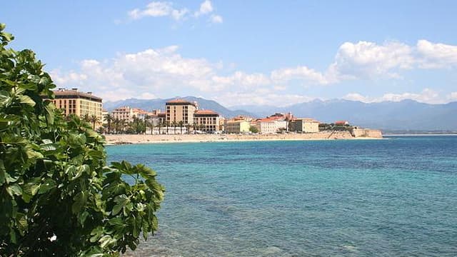 Faut-il interdire aux non-Corses d'acheter une propriété sur l'île? Vue d'Ajaccio