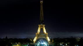 La Tour Eiffel après le retrait des anneaux olympiques, à Paris, le 27 septembre 2024