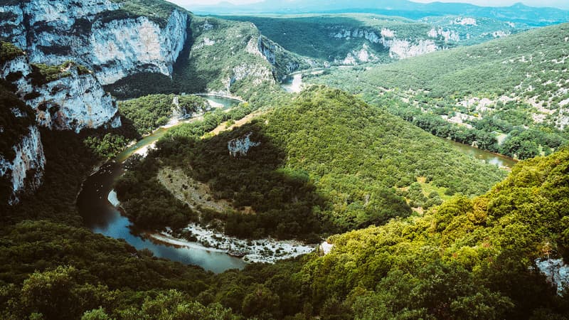 Paysage d'Ardèche. (Illustration)