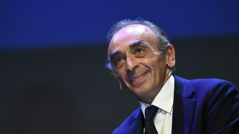 Eric Zemmour lors de la tournée promotionnelle de son livre "La France n'a pas dit son dernier mot", le 16 octobre 2021 à Béziers