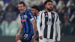 Marten de Roon célèbre son but devant Weston McKennie lors de Juventus-Atalanta (0-4, Serie A), le 9 mars 2025