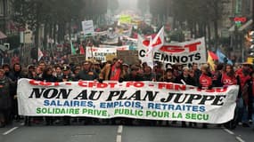 Une manifestation contre le "plan Juppé", le 10 décembre 1995 à Caen (Calvados).