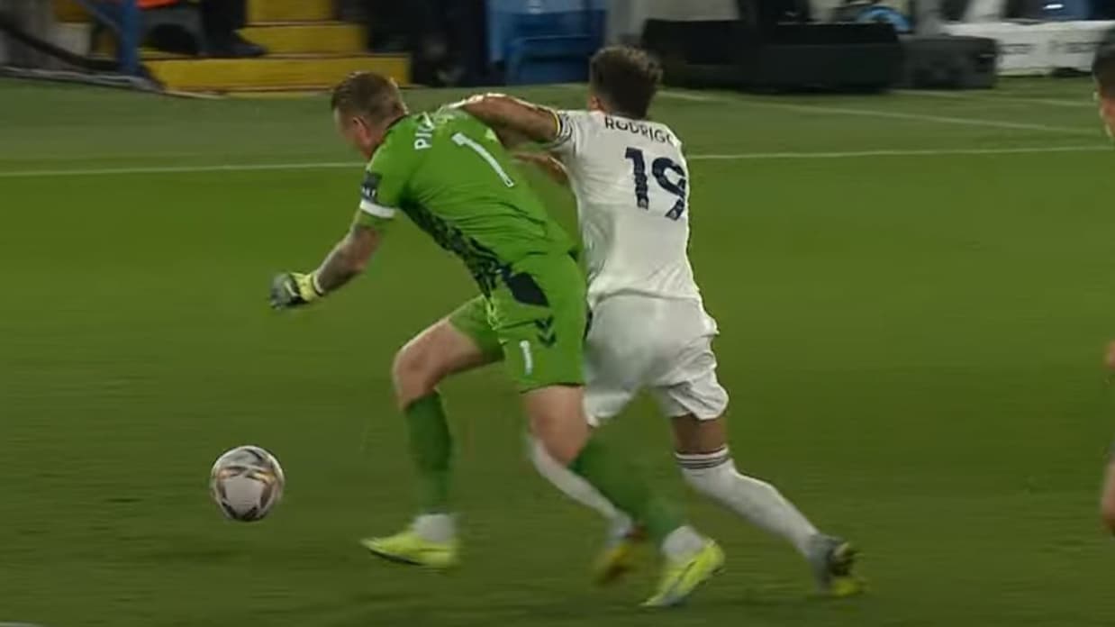 Le duel entre Jordan Pickford et Rodrigo