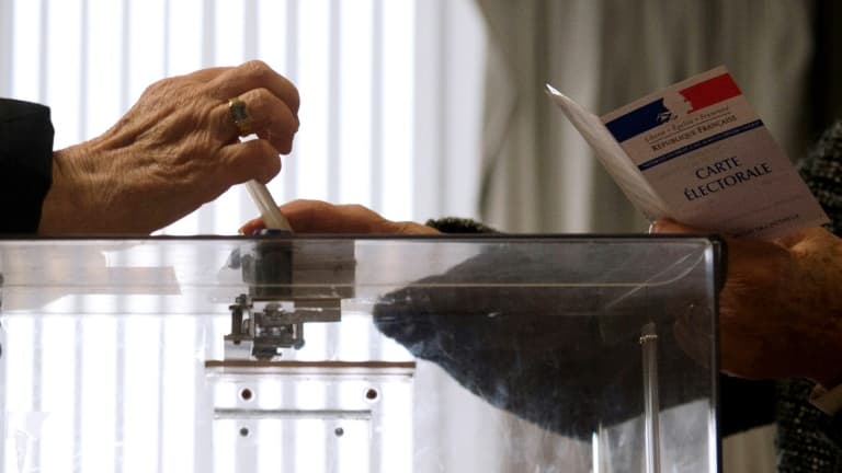 Un électeur en train de voter (Photo d'illustration).