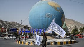 Alors que le régime taliban restreint progressivement l'accès à Internet dans tout l'Afghanistan, il ne semble pas déranger plus que cela de voir venir des influenceurs occidentaux. Surtout quand ces derniers “redorent” leur image sur internet. 