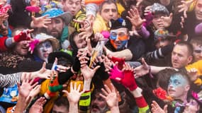 Des participants au carnaval de Dunkerque, le 11 février 2024 dans le Nord.