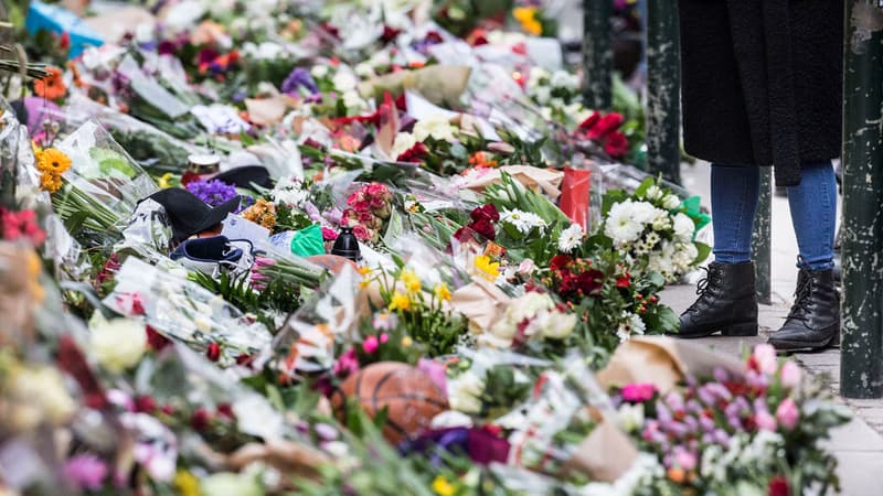 Des fleurs devant la synagogue de Copenhague, le 16 février 2015.