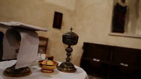 Un calice dans une église à Bois-le-Roi, dans le nord-ouest de la France, le 25 octobre 2017. (Photo d'illustration)