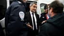 Le ministre de l'Intérieur Gérald Darmanin (C), le 30 mars 2024 à Saint-Denis près de Paris
