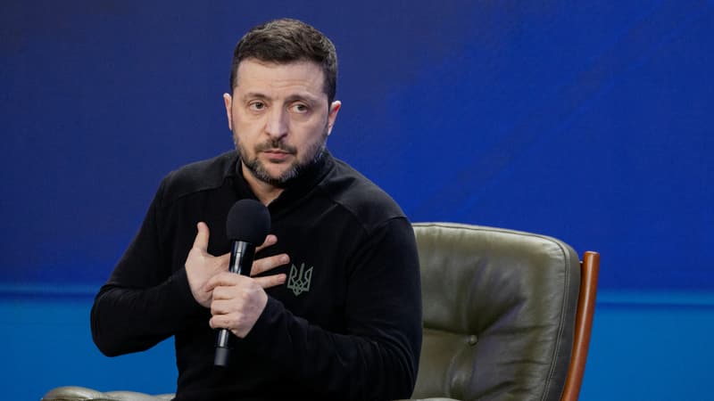 "Désolé, je ne suis pas en costume": lors d'une cérémonie, Zelensky s'excuse avec humour en référence à l'altercation à la Maison Blanche thumbnail