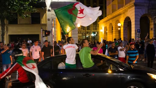 A Marseille, des supporters de l'équipe algérienne sont sortis manifester leur joie dans les rues.