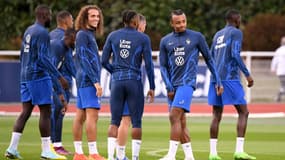 Mattéo Guendouzi et Jules Koundé lors d'un entraînement des Bleus, en septembre 2022