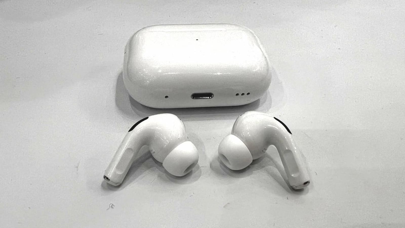 Les nouveaux AirPods Pro 2 ressemblent aux anciens, mais améliorent grandement leur qualité à tous les niveaux. Les nouveaux AirPods Pro 2 ressemblent aux anciens, mais améliorent grandement leur qualité à tous les niveaux.
