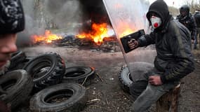 Manifestants pro-russes, ce dimanche dans l'est de l'Ukraine.