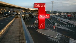Les abords déserts de l'aéroport d'Orly, près de Paris, pendant une grève des contrôleurs aériens, le 25 avril 2024 (image d'illustration).