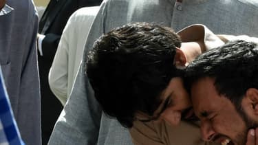 Un journaliste pakistanais effondré sur les lieux de l'attentat où au moins 40 personnes ont perdu la vie lundi 8 août.