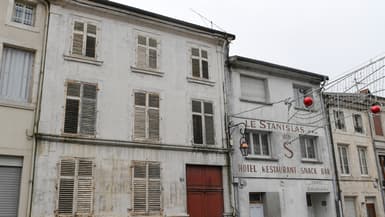 Un immeuble de logements vacants à Commercy, dans la Meuse, le 26 janvier 2024.
