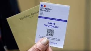 Dans un bureau de vote au Touquet, dans le Pas-de-Calais, le 12 juin 2022.