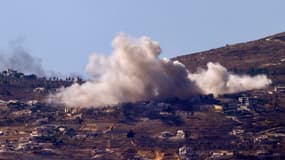 Un nuage de fumée après une frappe au-dessus du village Odaisseh au Liban, le 19 octobre 2024