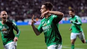 Le milieu de Saint-Etienne Romain Hamouma célèbre son but face à Valenciennes.