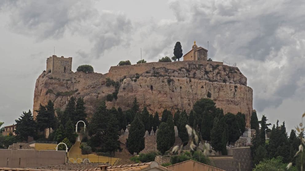 La tour Sarrasine et la chapelle Notre-Dame de Vie à Vitrolles (Bouches-du-Rhône). La tour Sarrasine et la chapelle Notre-Dame de Vie à Vitrolles (Bouches-du-Rhône).