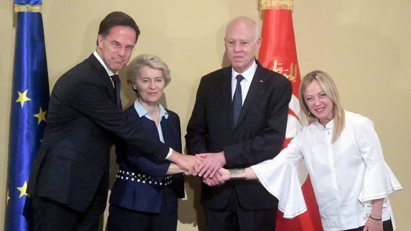 Le Premier ministre néerlandais Mark Rutte, la présidente de la Commission européenne Ursula Von der Leyen, le président tunisien Kais Saied et la Prmeière ministre italienne Giorgia Meloni, au palais présidentiel à Tunis le 16 juillet 2023. 