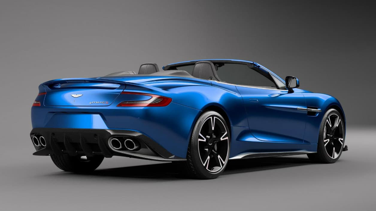Comme sur le coupé, les quatre sorties d'échappement reflètent bien la puissance de ce modèle. Comme sur le coupé, les quatre sorties d'échappement reflètent bien la puissance de ce modèle.