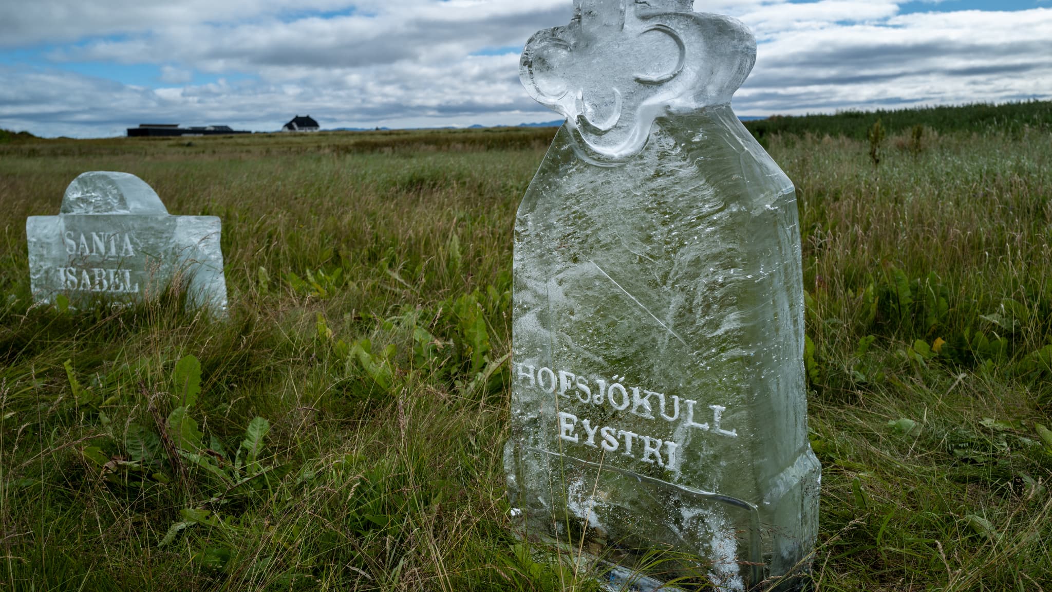 Un cimetière éphémère de quinze glaciers disparus en raison du dérèglement climatique érigé près du Snæfellsjökull, en Islande, le 17 août 2024.