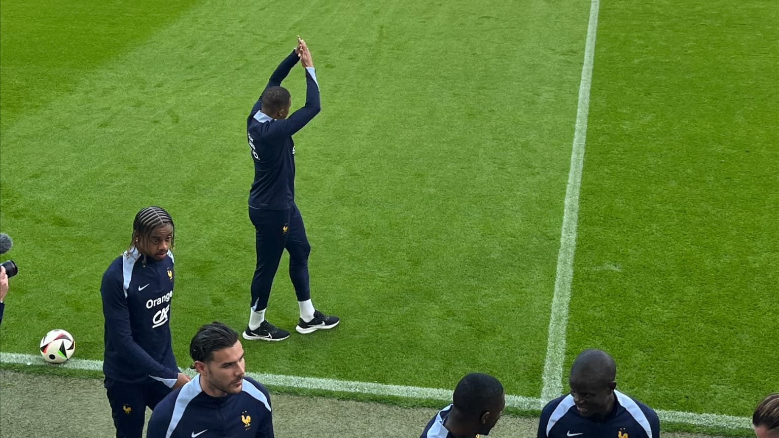 Euro 2024 - Equipe de France - Kylian Mbappé à l'entraînement
Euro 2024 - Equipe de France - Kylian Mbappé à l'entraînement