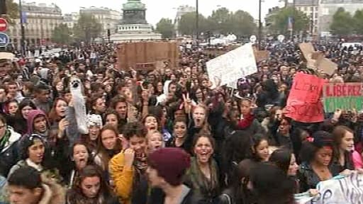 Les étudiants ont encore défilé en masse pour protester contre les expulsions de jeunes scolarisés, dont Leonarda et Khatchik sont emblématiques.