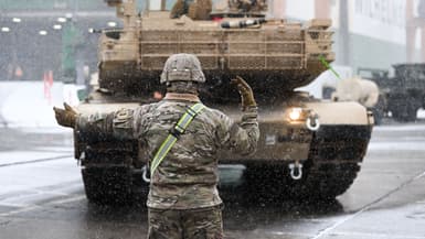 Un soldat américain et un char M1A2 Abrams à Gdynia (Pologne), le 3 décembre 2022 (Photo d'illustration).