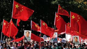 Manifestation à l'extérieur de l'ambassade japonaise à Pékin. L'ambassade du Japon à Pékin et des centaines d'entreprises nippones ont suspendu leurs activités mardi en Chine dans la crainte de nouvelles violences liées au contentieux sur les îles Senkaku