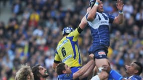 Christophe Samson prend le meilleur sur Julien Bonnaire en touche