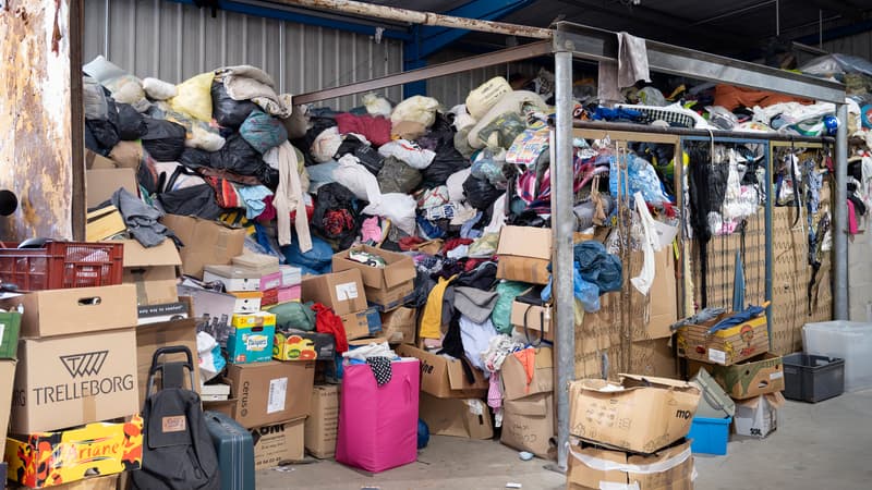 Les bennes à vêtements débordent et les associations sont submergées: l'État sanctionne Refashion car il a manqué à ses obligations de reprendre les déchets textiles
