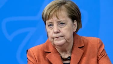 La chancelière Angela Merkel lors d'une visio-conférence sur la situation sanitaire depuis son bureau à Berlin, le 13 décembre 2020