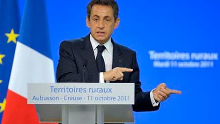 Lors d'un déplacement dans la Creuse aux allures de tournée électorale, en pleine primaire du PS en vue de l'élection présidentielle de 2012, Nicolas Sarkozy a déclenché mardi un tir de barrage contre l'opposition socialiste. /Photo prise le 11 octobre 20