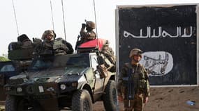 Des militaires français patrouillent dans la ville de Gao au nord du Mali