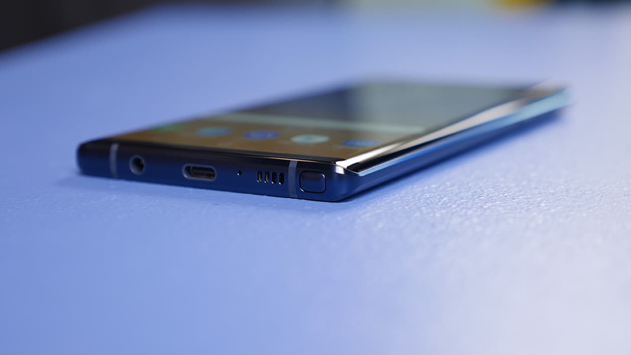 Une fois inséré dans le mobile, le S Pen se recharge en… 40 secondes. Une fois inséré dans le mobile, le S Pen se recharge en… 40 secondes.