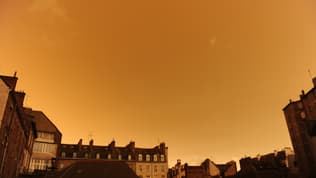 Un ciel orangé par les poussières de sable du Sahara à Rennes 12 mars 2016