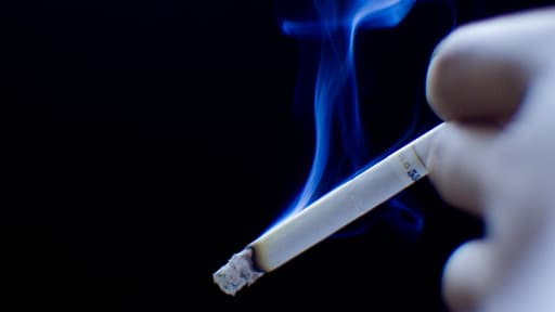 Les particules liées à la cigarette sont une des principales causes de la pollution de l'air intérieur (photo d'illustration).