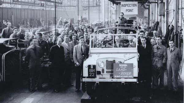 Tous les Land Rover Defender sortent depuis 1948 des chaines de l'usine de Solihull en Grande-Bretagne.